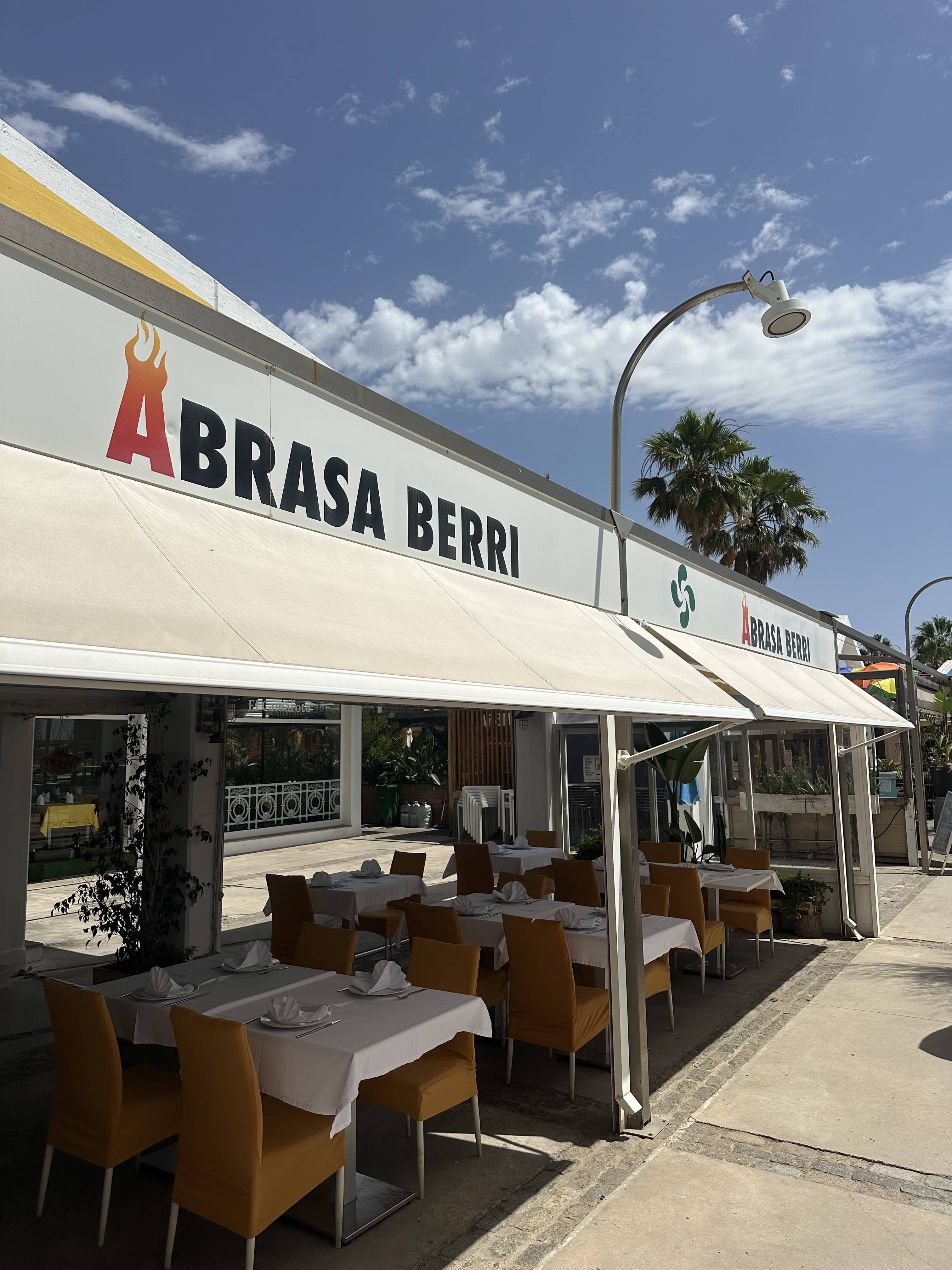 Terraza restaurante Abrasa Berri Port Ginesta Castelldefels