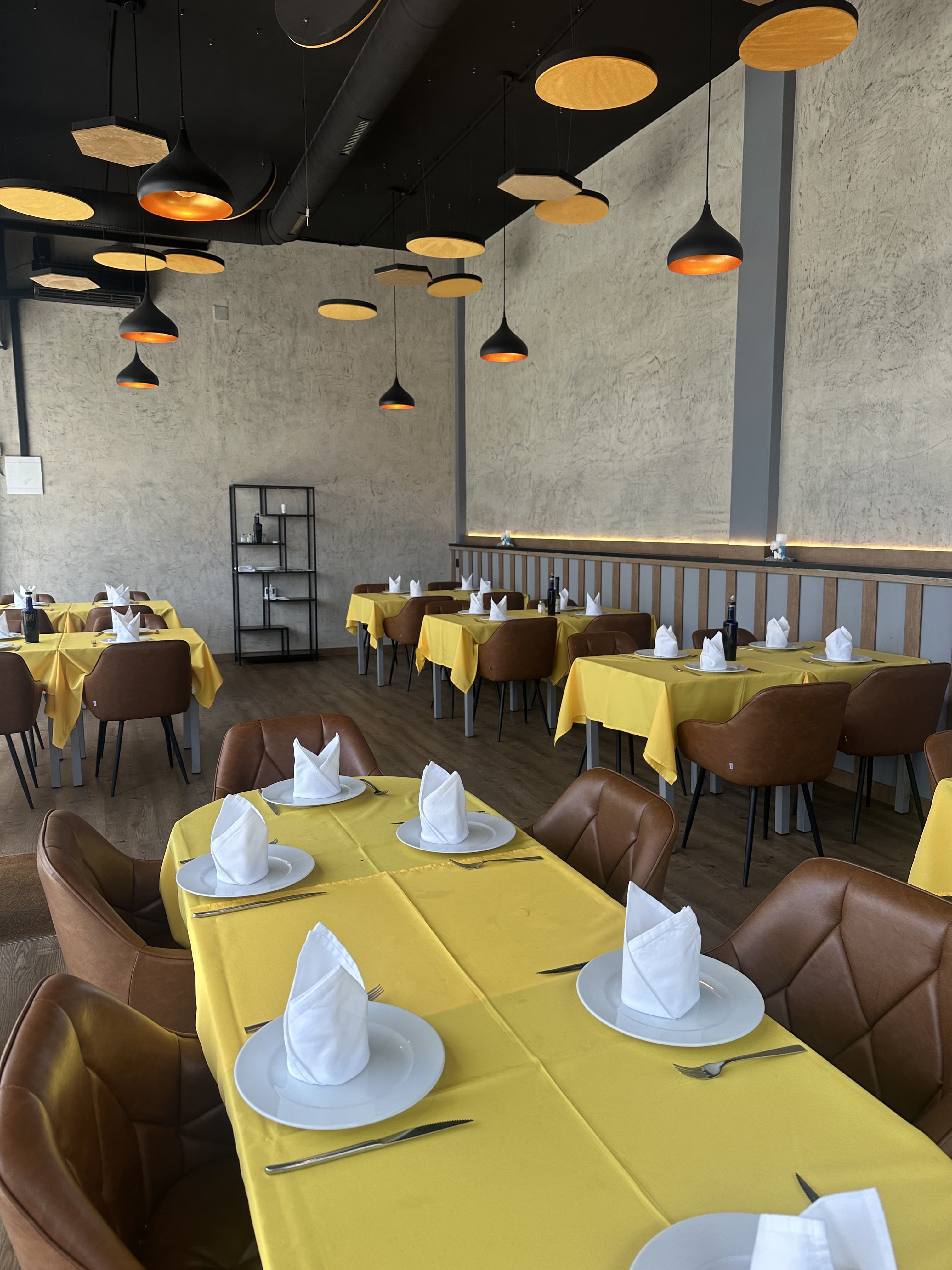 Comedor interior restaurante Abrasa Berri Castelldefels